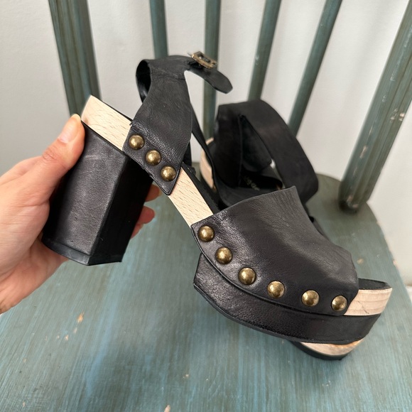 SOLD - Picture 5 of 9